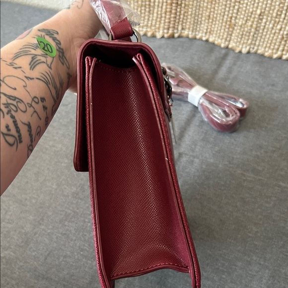 Badgley Mischka Burgundy Handbag with Stud Accents 🆕 - Picture 4 of 7